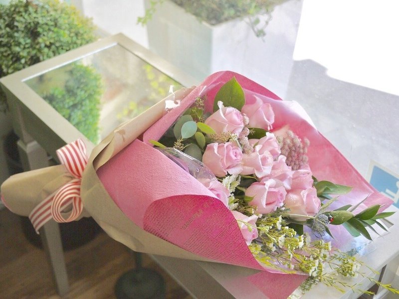 Long Stem Roses Holding bouquet