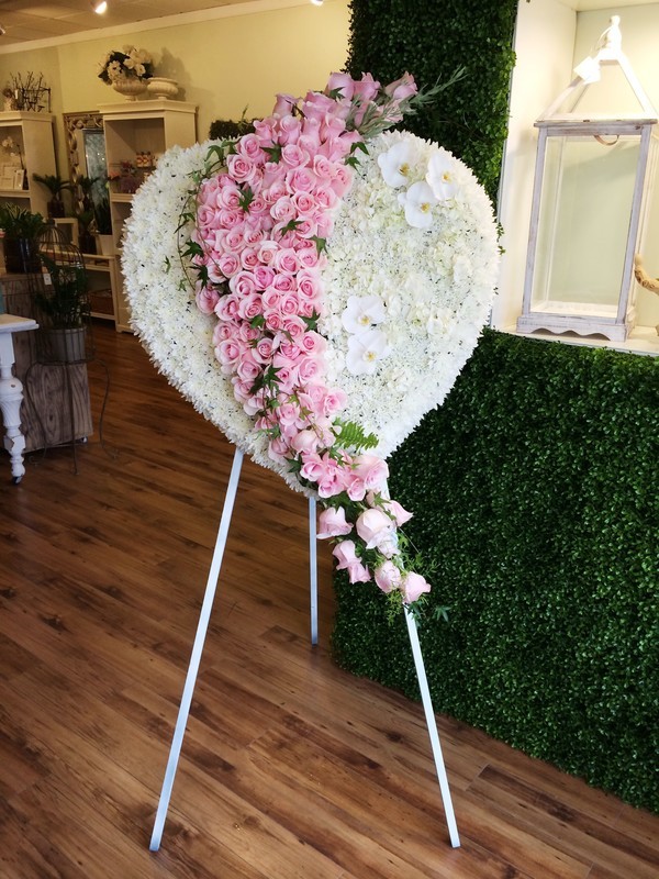 99 Roses Moon Heart Spray