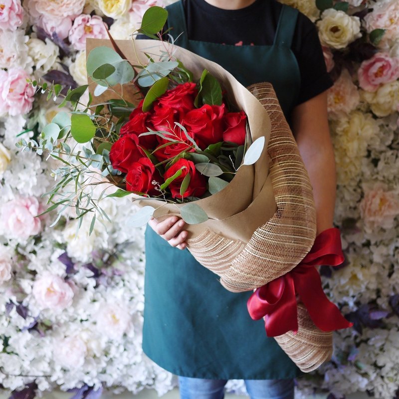 Long stem Red Roses wrap bouquet
