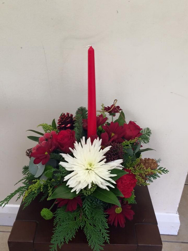 Christmas posy with taper candle