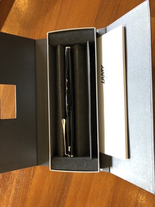 RB STUDIO PIANO BLACK L368PIBK