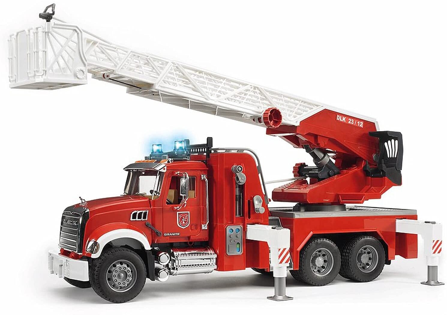 02821 MACK Granite Fire engine with Water pump