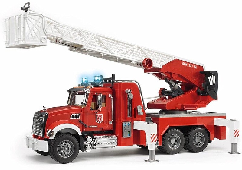02821 MACK Granite Fire engine with Water pump