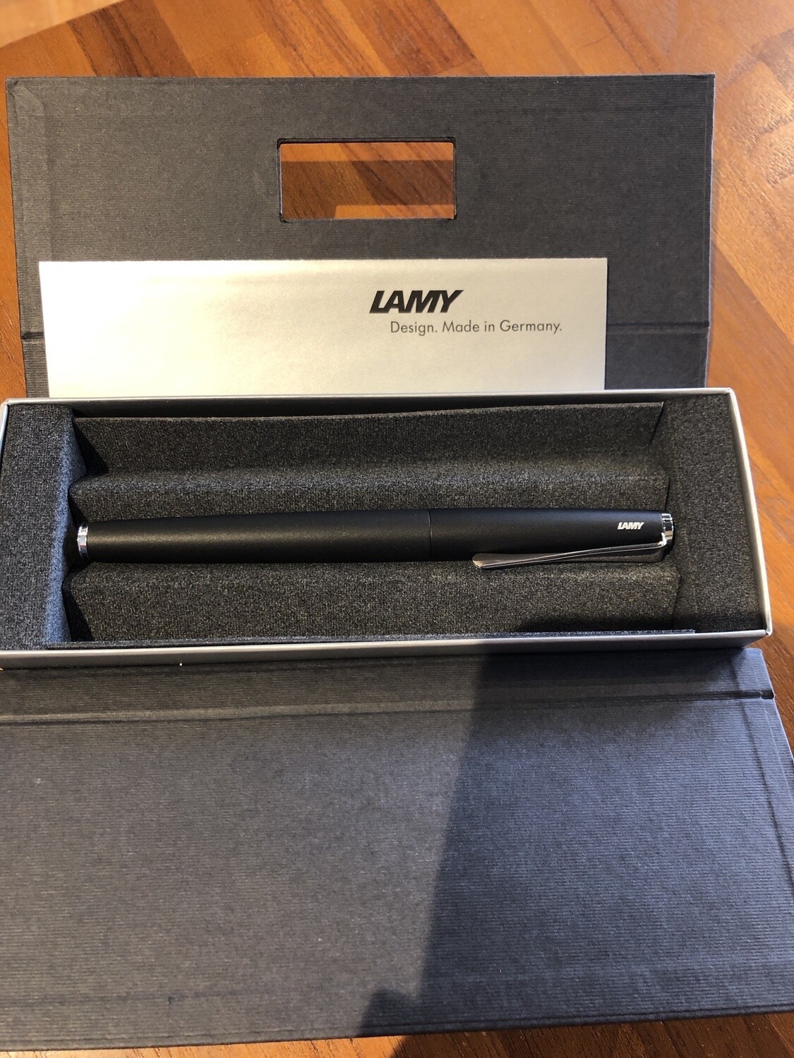 RB Studio Black (L367)
