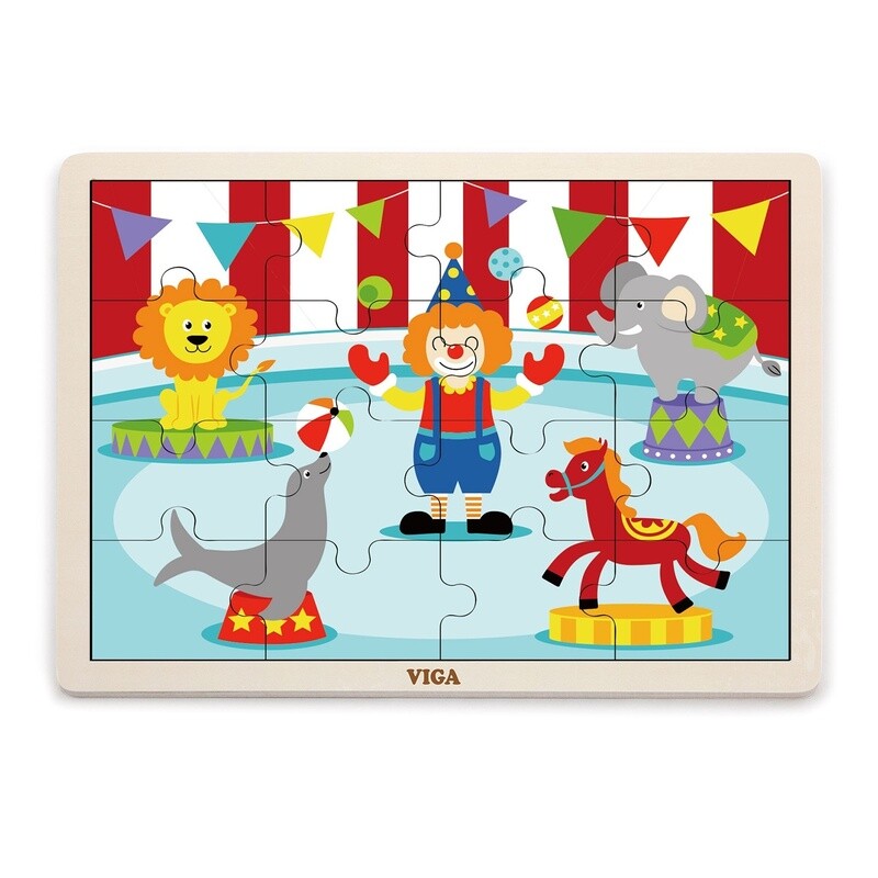 514556 PZ16: AT THE CIRCUS