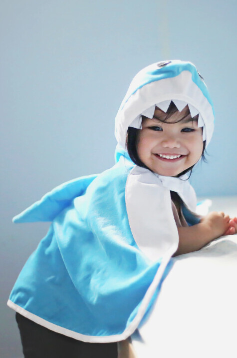 52982 Shark Cape - Toddler 2/3