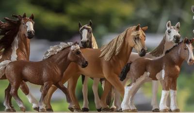 Figurines
