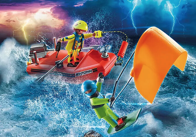 70144 Kitesurfer Rescue with Speedboat