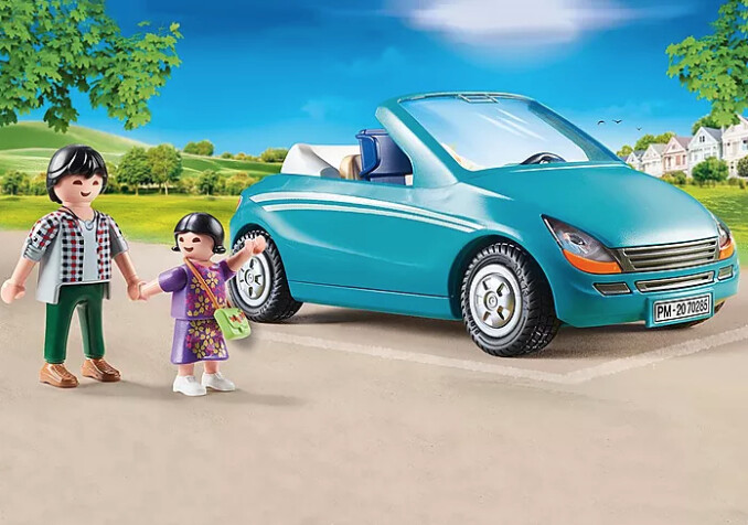 70285 Family with Car