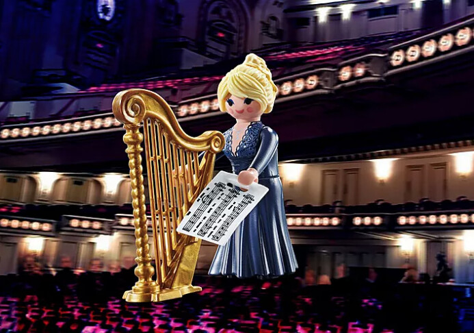 70857 Harpist