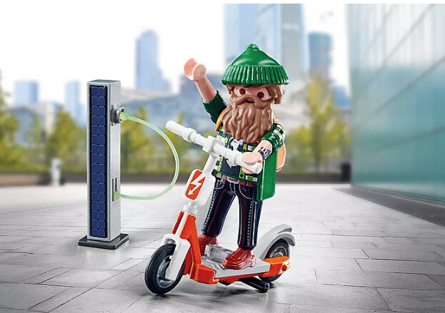 70873 Man with E-Scooter