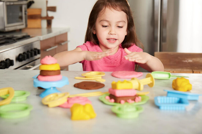 DCM1-1243 Green Toys Cake Maker Dough Set