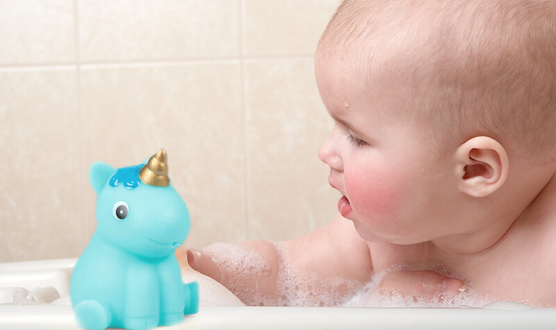 133835 UNICORN BATH SQUIRTER (MULTI)