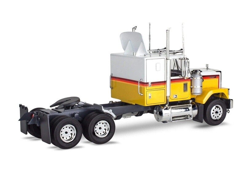 REV7471 CHEVY BISON SEMI TRUCK (1/32)