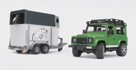 02592 Land Rover Station Wagon w Horse Trailer &amp; horse