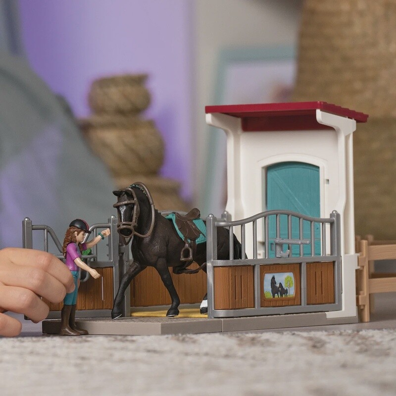 42709 Horse box with Lisa &amp; Storm