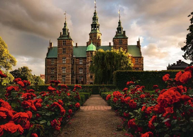 12001336 Rosenborg Castle, Denmark 1000 Piece  Beartiful Castles