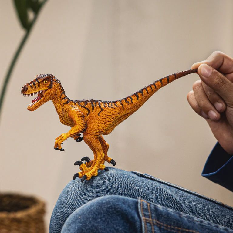 15045 Velociraptor