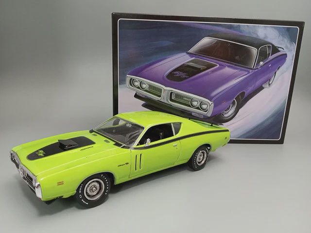 AMT1442 1:25 `71 Dodge Hemi Charger RT