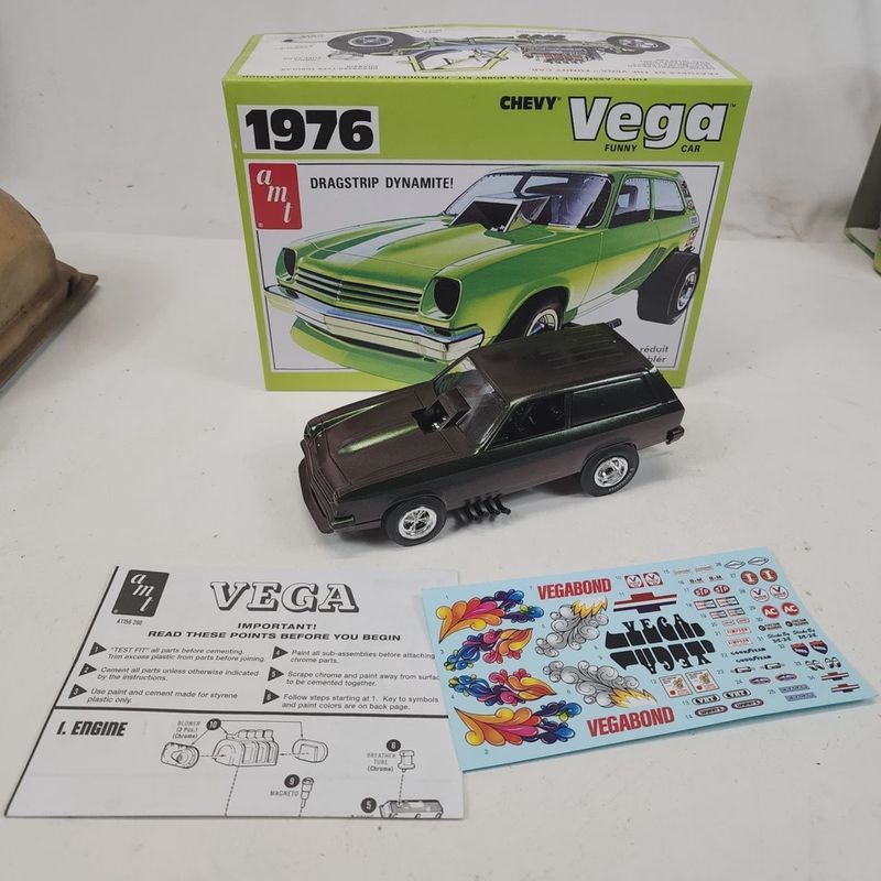 AMT1156 1:25 `77 Chevy Vega Funny Car