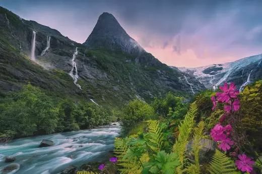 12000811 Stunning Mountain Vibes 4000 Pc Puzzle