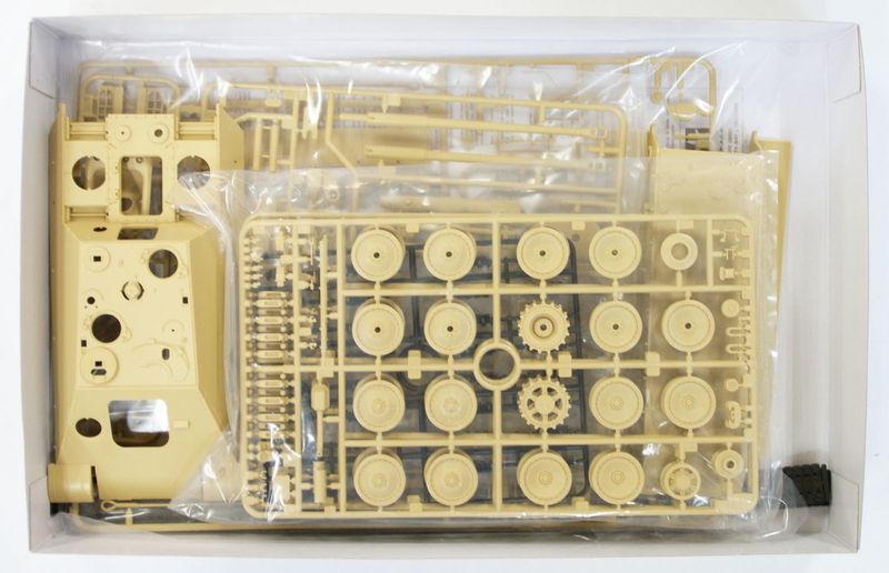 900-35203 TAM35203 GERMAN TANKDESTROYER JAGDPANTHERLATE VERSION (1/35)