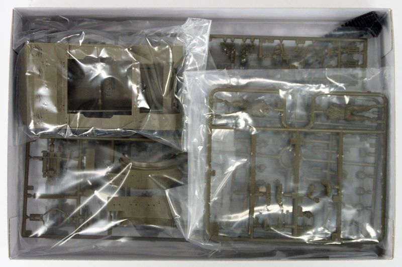 900-35312 TAM35312 US HOWITZERMOTOR CARRIAGE M8"AWAITING ORDERS" (1/35)