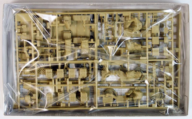 900-35033 TAM35033 BRITISH SAS JEEP(1/35)