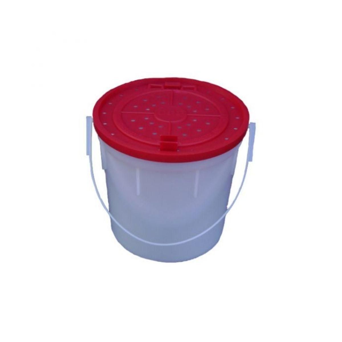 Challenge Plastic Bait Bucket 4 QT