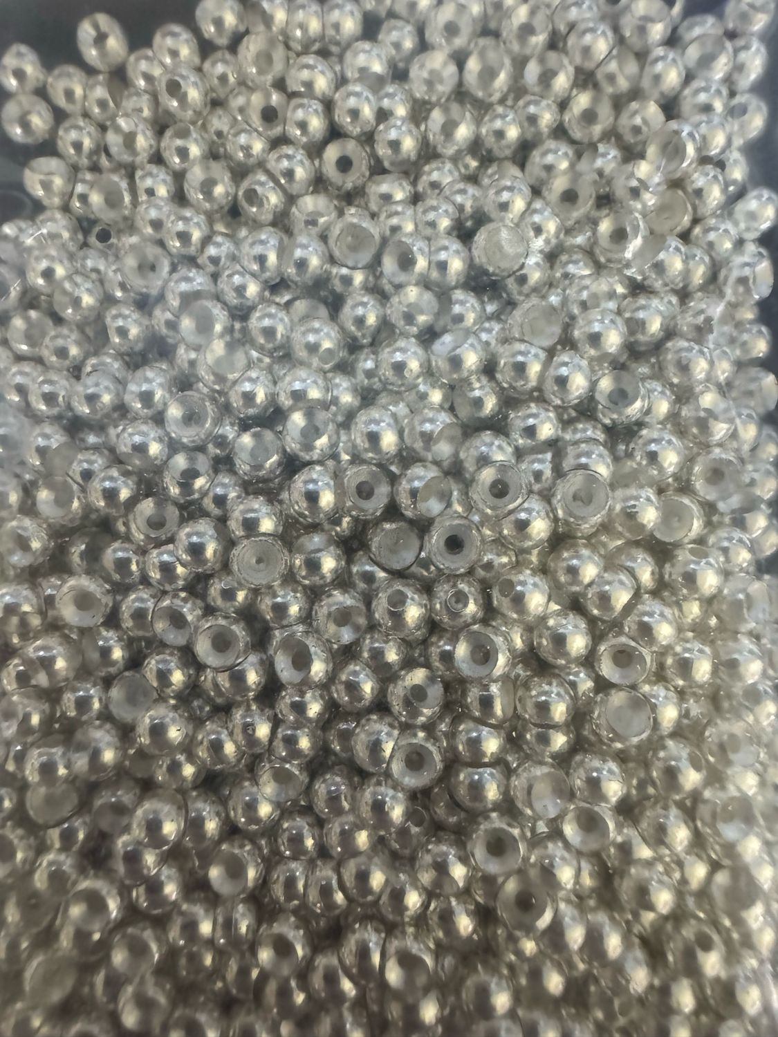 Tungsten Perlen - Silber - gelocht - 4mm