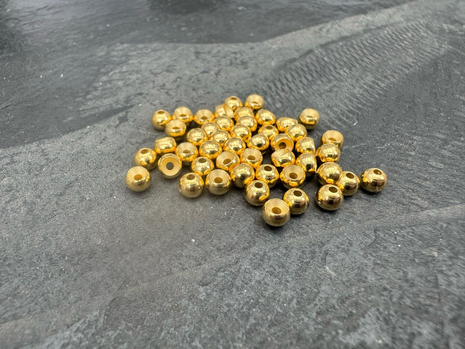 Tungsten Perlen - Gold - gelocht - 4mm