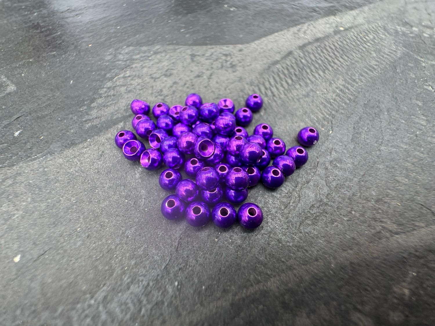 Tungsten Perlen - Purple - gelocht - 4mm