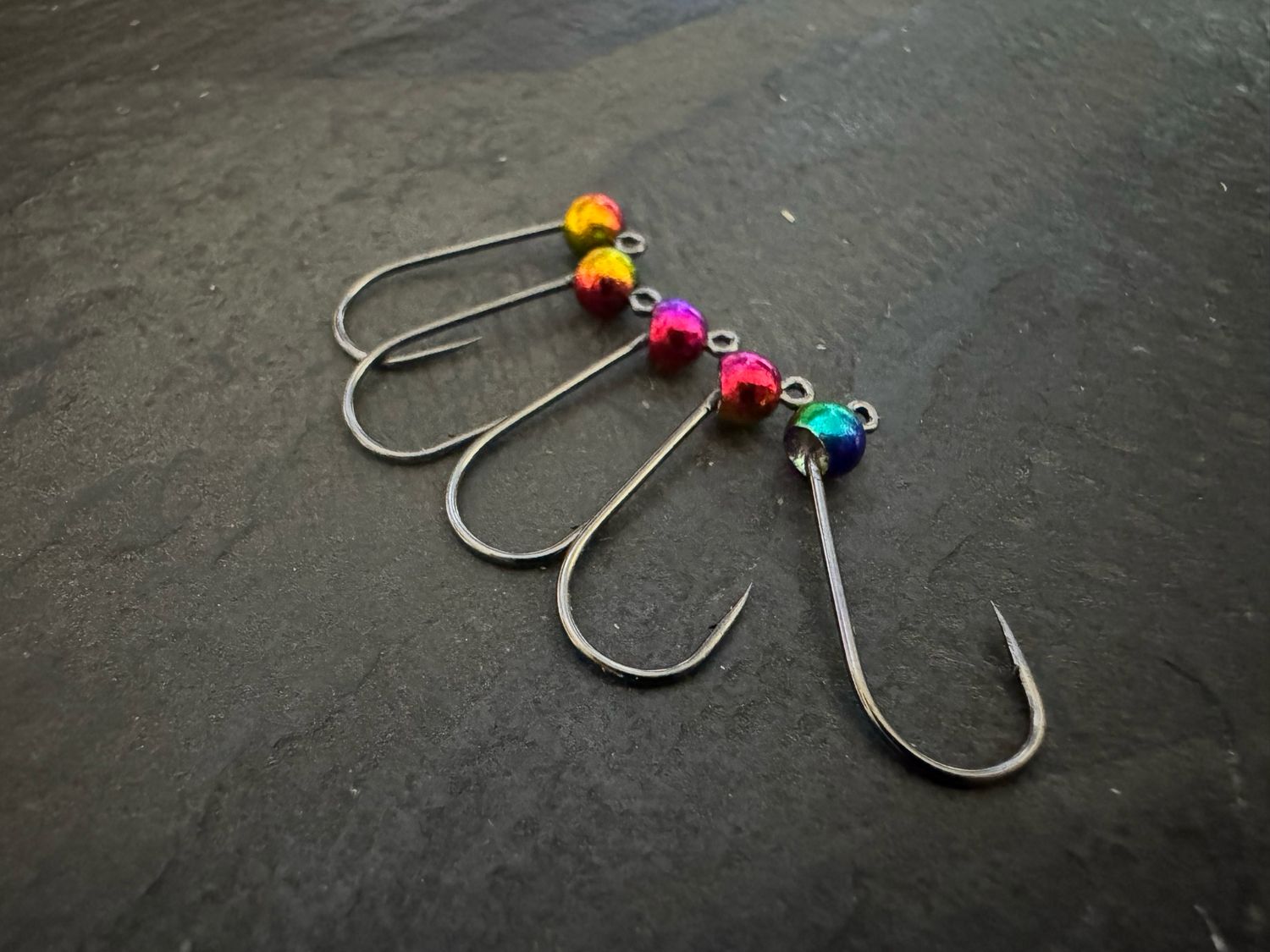 4er-Jig-Haken mit Tungsten - Rainbow