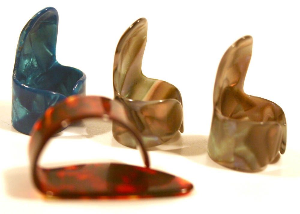 TGI Plectra Thumb and Finger Pick set Plastic TGI Plectra Thumb and Finger Pick set Plastic