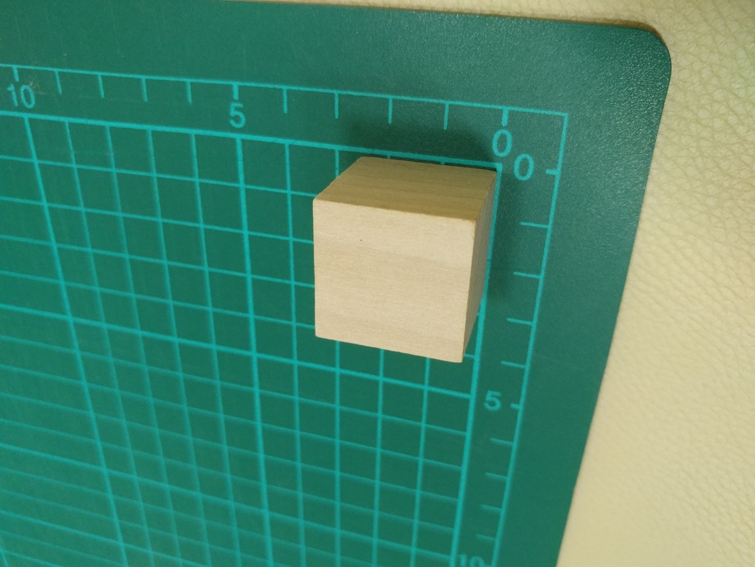 EASI 05:PC - 1 Inch Wooden Cube