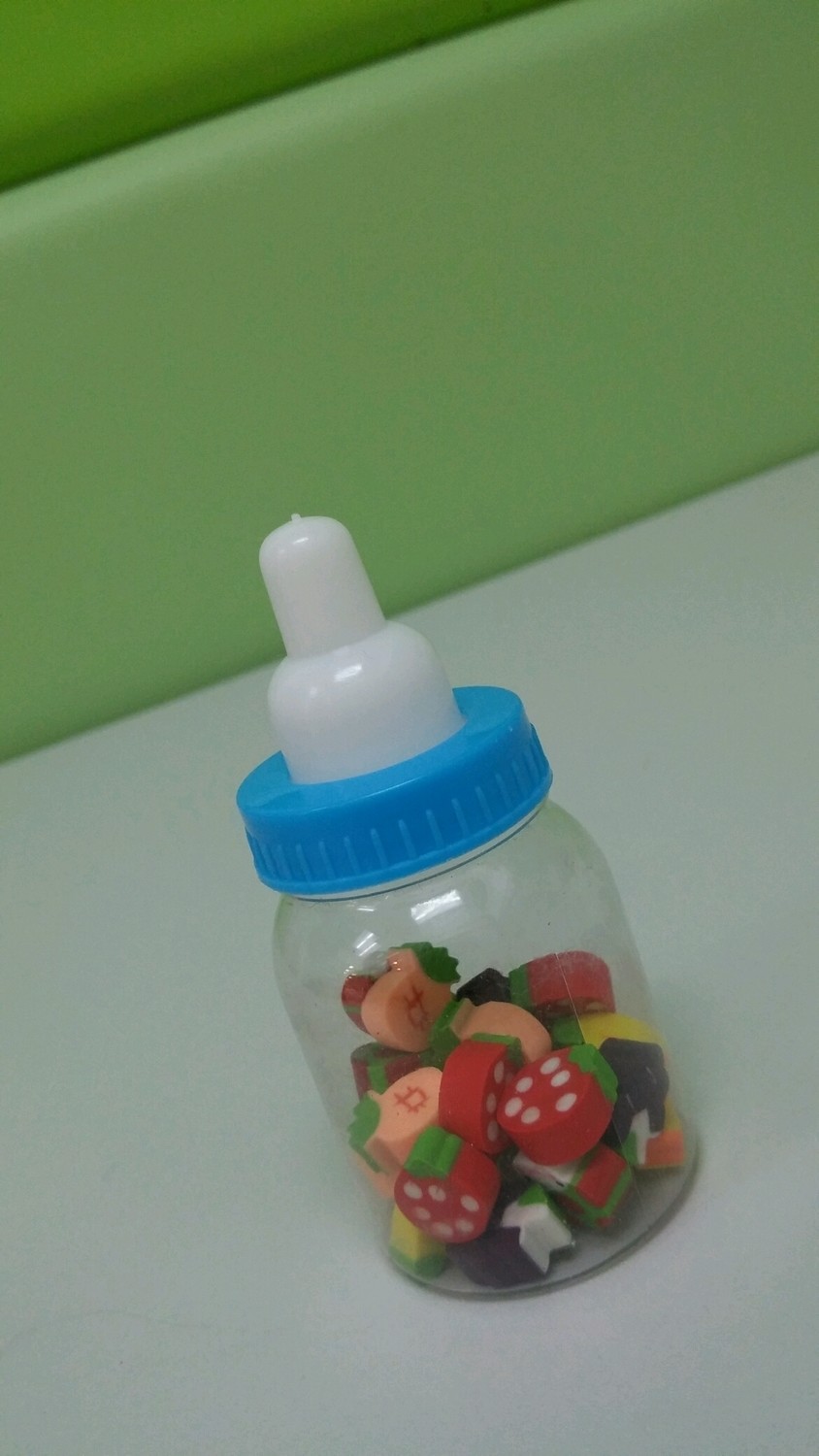 Mini Eraser 20pcs (Food Theme) in Milk Bottle 奶瓶連20粒迷你擦膠 (食物主題)