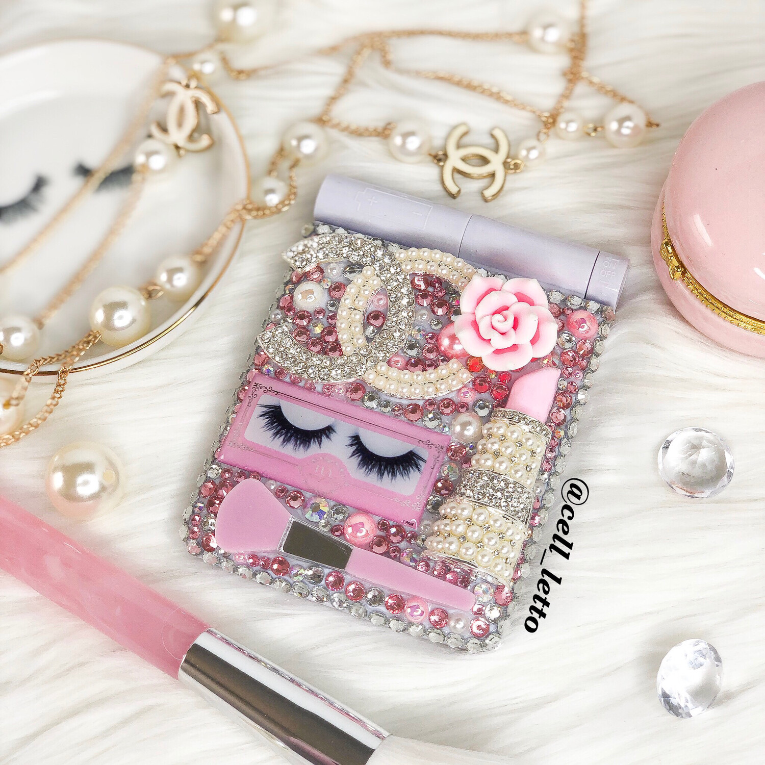 Classy Chic LED Compact Mirror