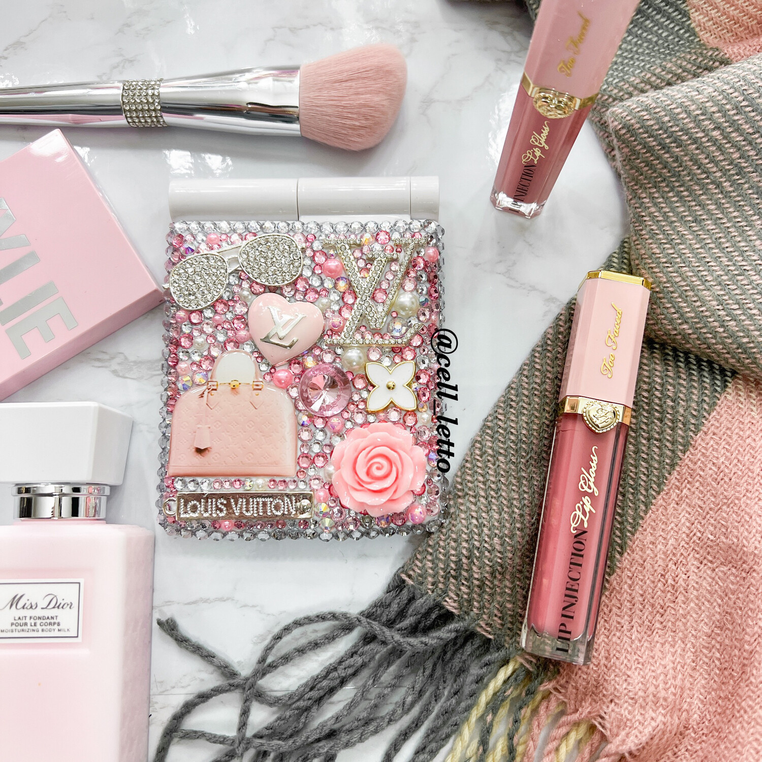 “Cool Girl” LED Compact Mirror