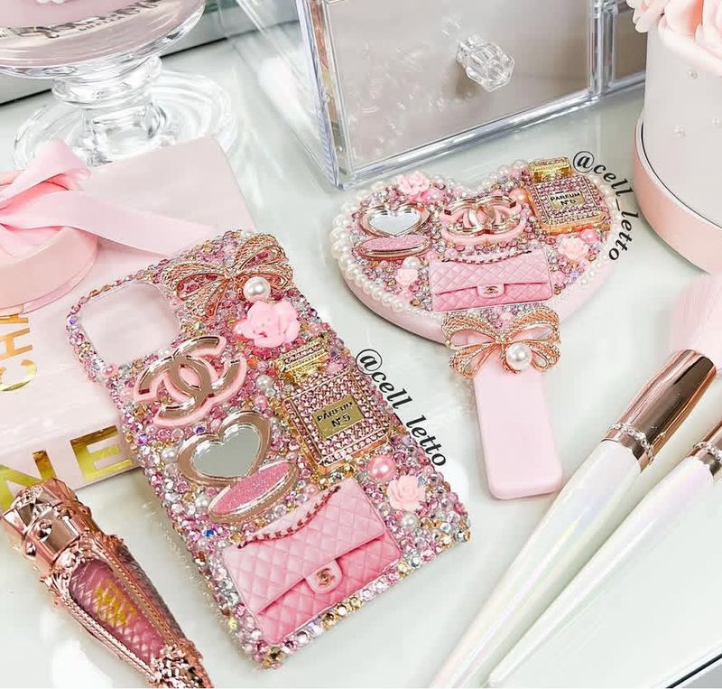 “Glam Duo” (Phone Case + Heart Hand Mirror)
