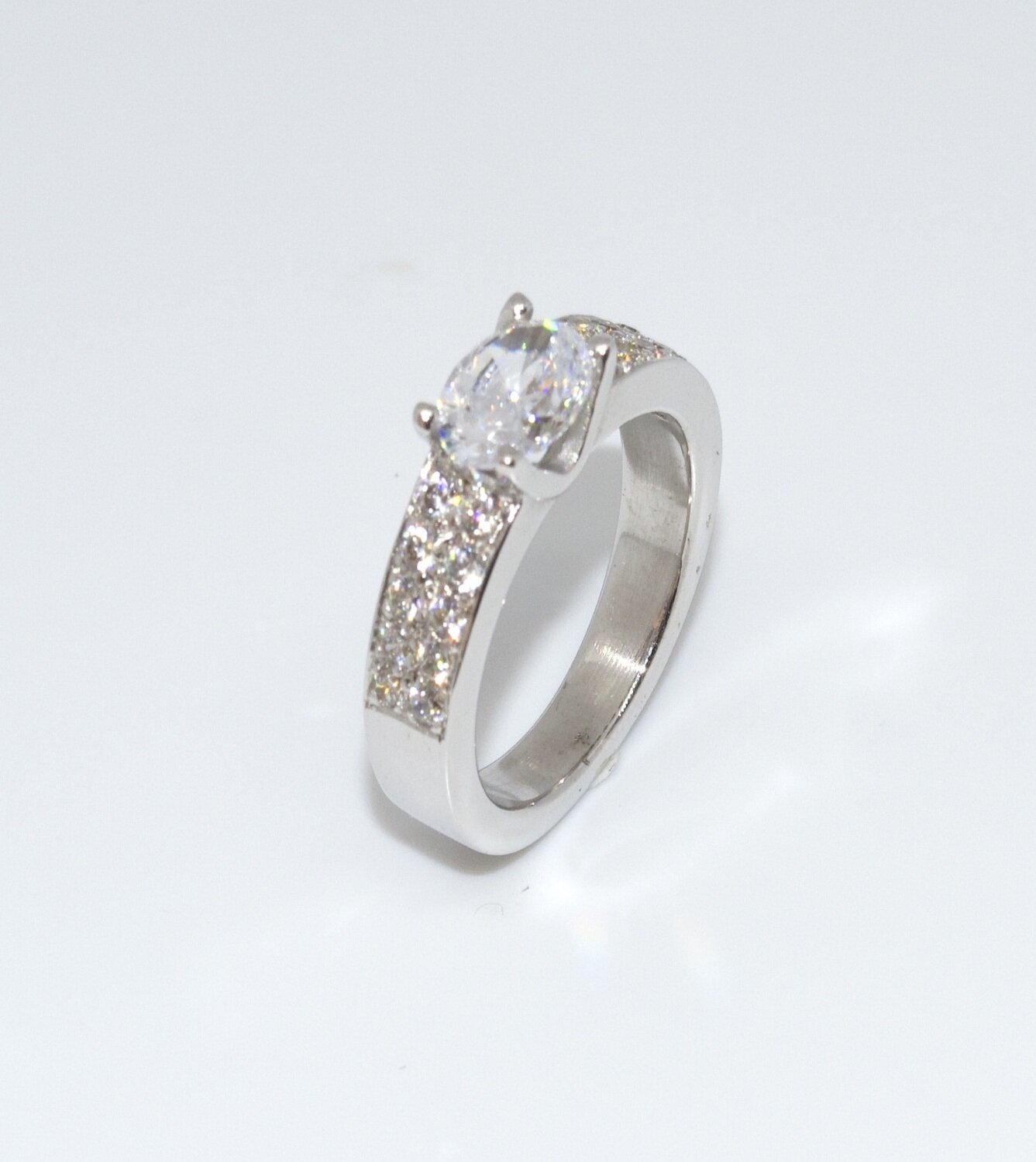 Solitaire minionette or blanc 18k 750/1000 sertie diamants