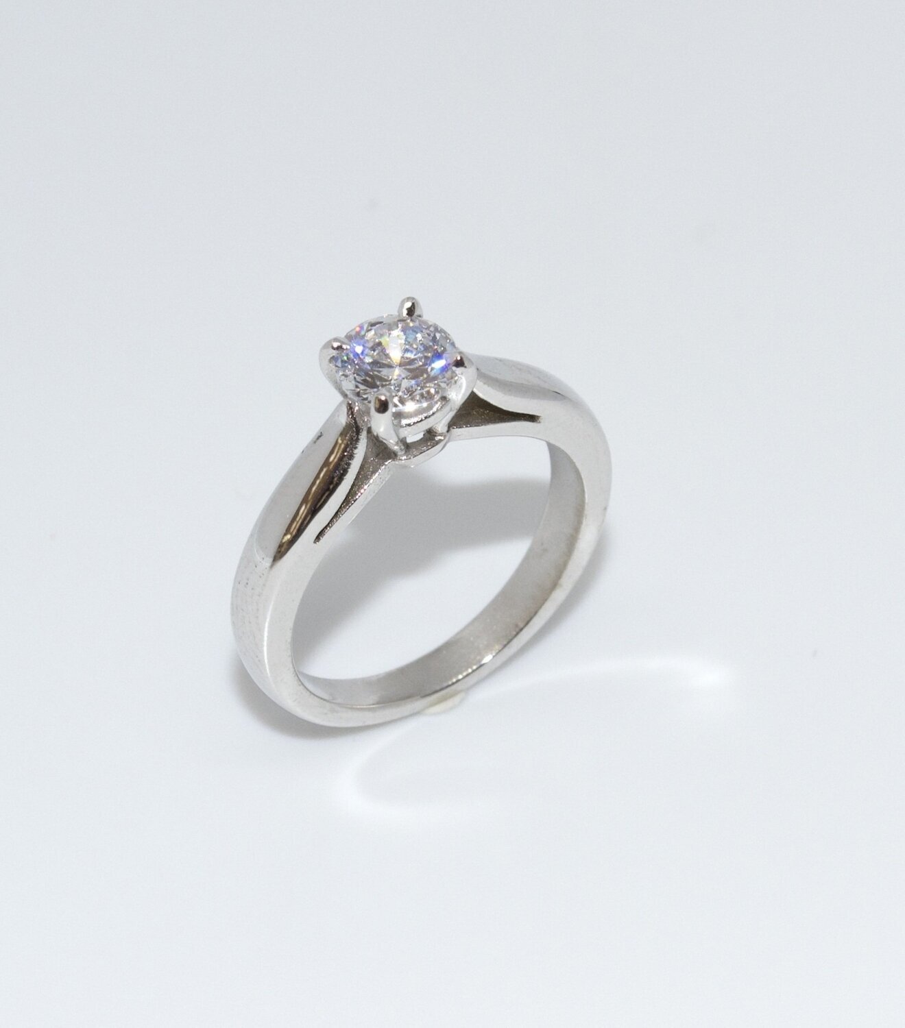 Solitaire Tulipe or blanc 18k 750/1000