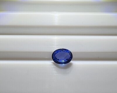 Saphir ovale bleu