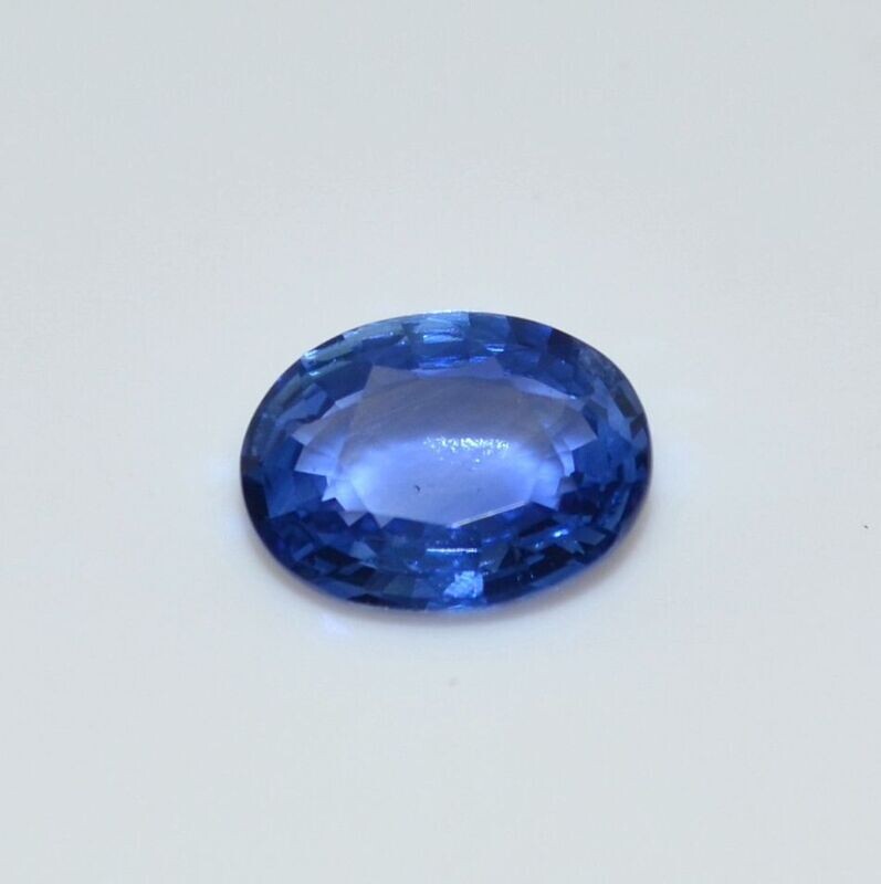 Saphir bleu ovale