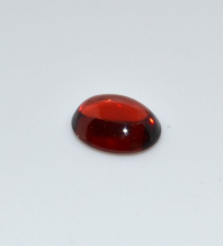 Grenat ovale cabochon