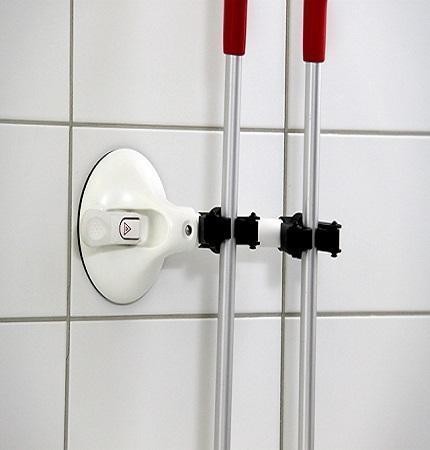 Mobeli krykke- og stokkeholder