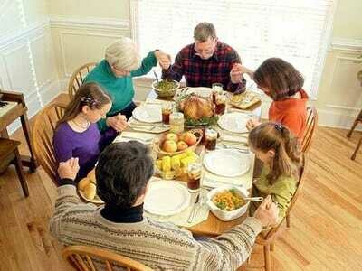 SUNDAY FAMILY MEAL DEAL