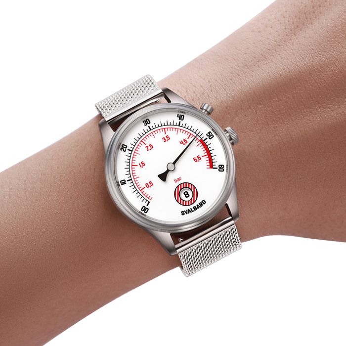 Jump hour watch with retrograde minutes Svalbard Time Travel HX16