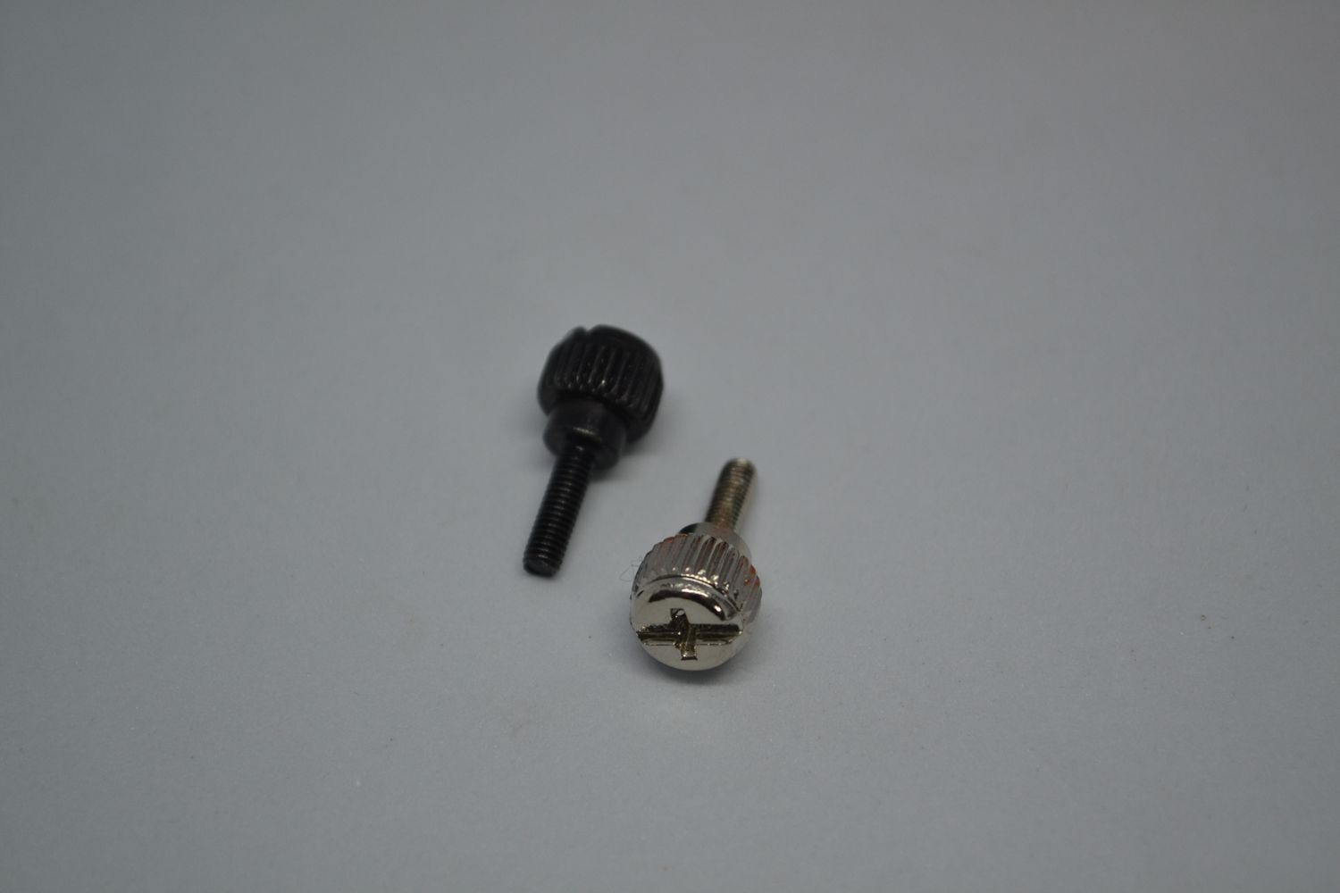 Vis pour logement pile des pédales BOSS