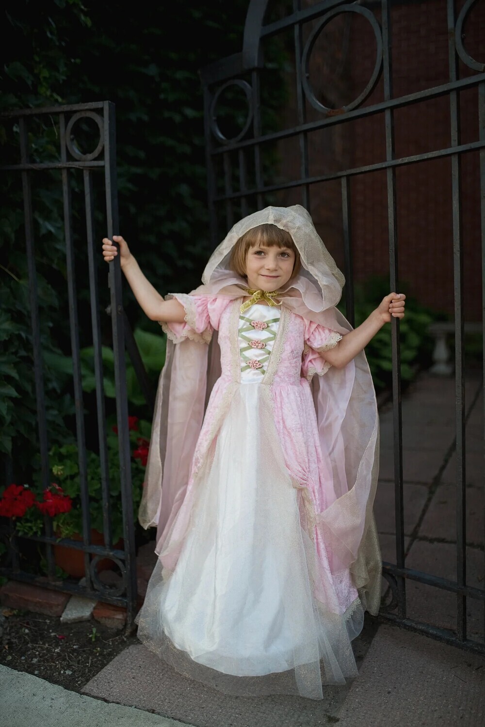 GP Royal Princess Cape, Color: Gld/Pk, Size: 5-7