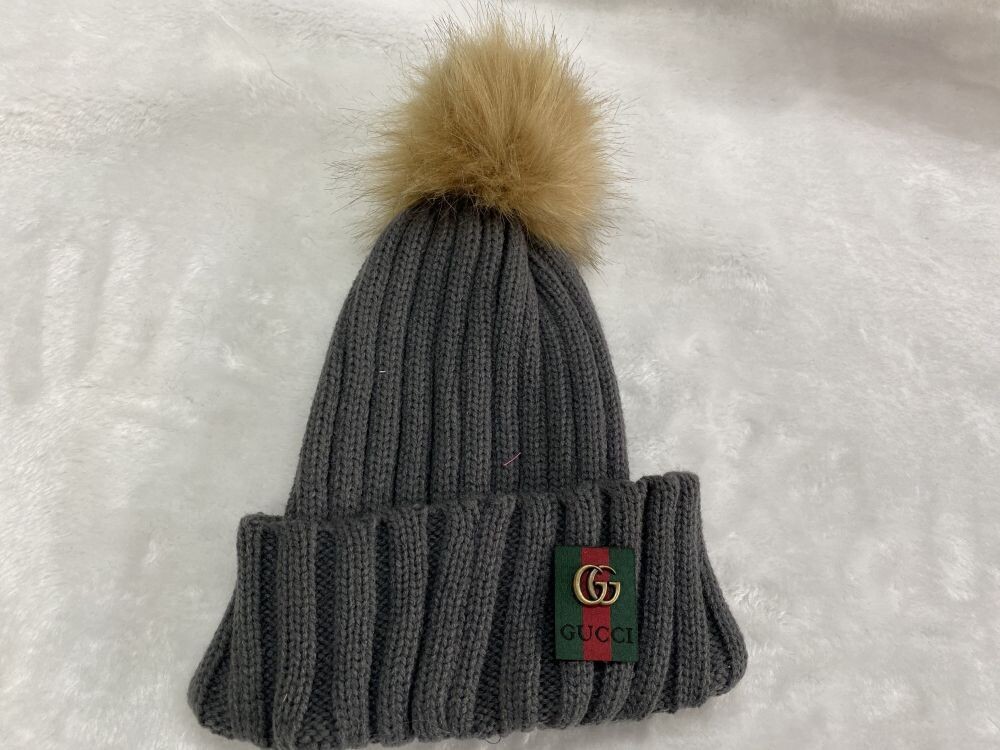 Gucci winter hat sales and scarf set